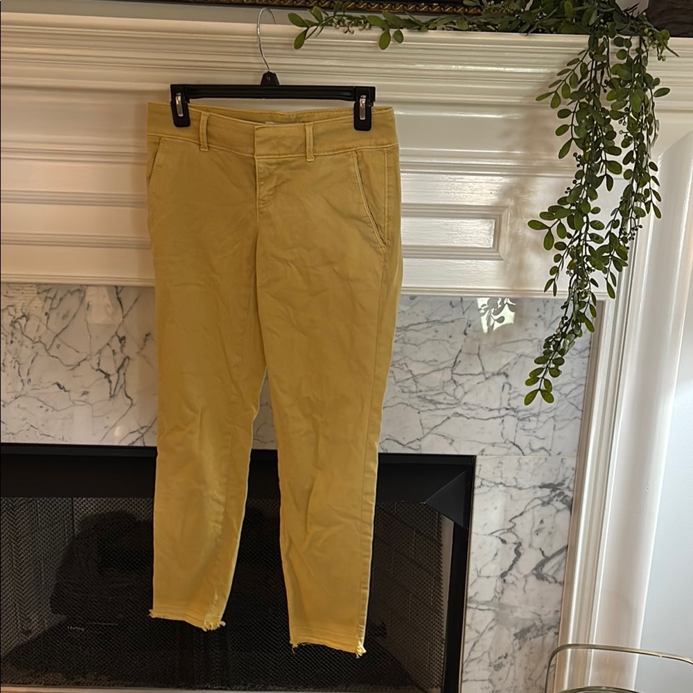 Junior’s Yellow Pants